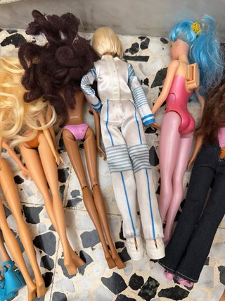 Lotto Barbie, Winx e altre bambole