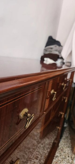 Cómoda clásica madera antigua