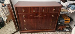 Cómoda clásica madera antigua