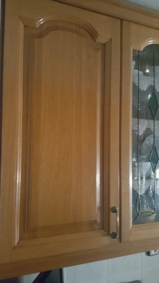 Mueble alto de madera maciza