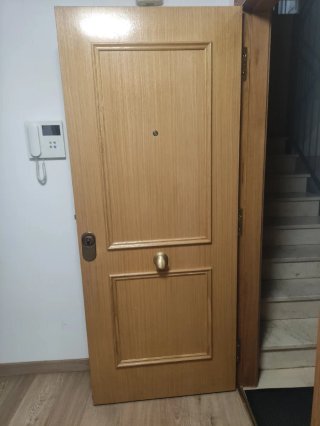 Puerta blindada madera