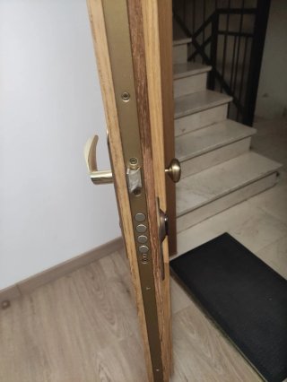 Puerta blindada madera