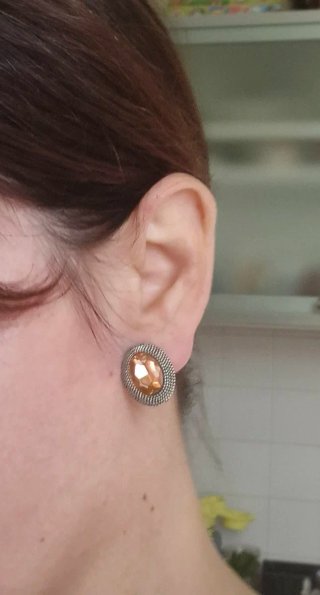 Orecchini ovali con pietra arancione
