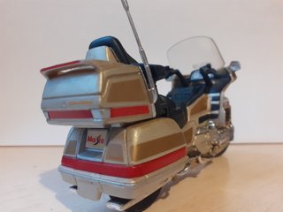 Honda Gold Wing Maisto escala 1/18