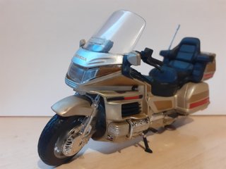 Honda Gold Wing Maisto escala 1/18