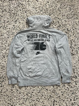 Sudadera Nike World Finals 76 Gris