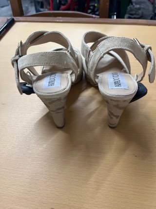 Arnaldo Toscani Tacones Beige Serpiente