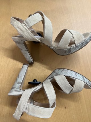 Arnaldo Toscani Tacones Beige Serpiente