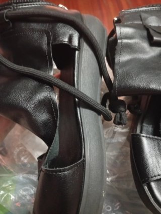 Sandalias negras talla 38-39 (un solo uso)