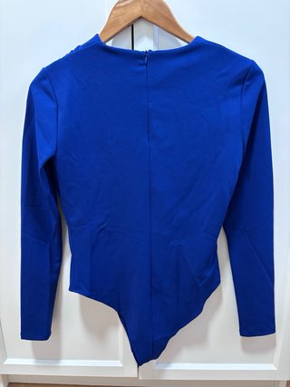 Body Zara azul con detalle hombro elastizado