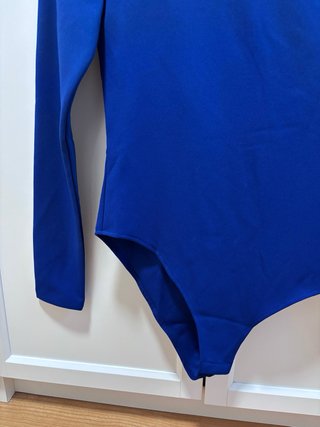 Body Zara azul con detalle hombro elastizado