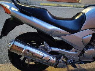 Honda CBF250 Naked Plata