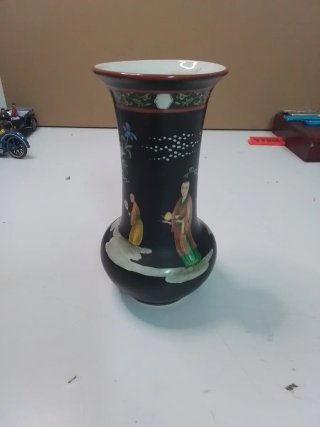 Jarrón antiguo motivos asiáticos