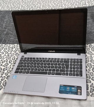 Portátil Asus F550C Táctil impoluto