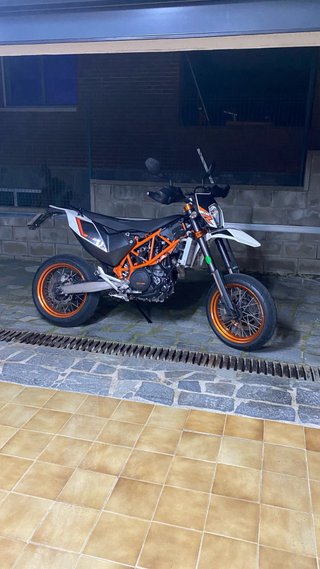 KTM 690 SMC R Supermoto Negra/Naranja