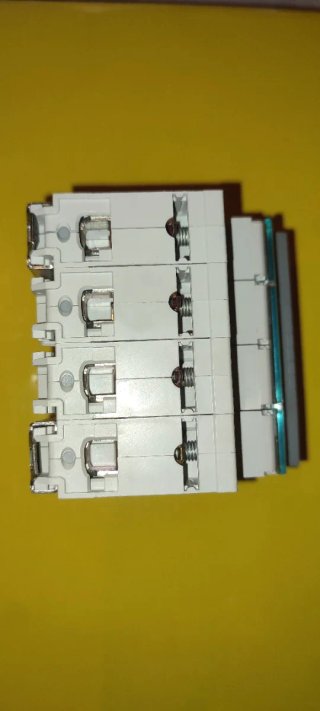Interruptor Térmico 4P 20A HAGER