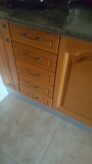 Cajonera de madera maciza