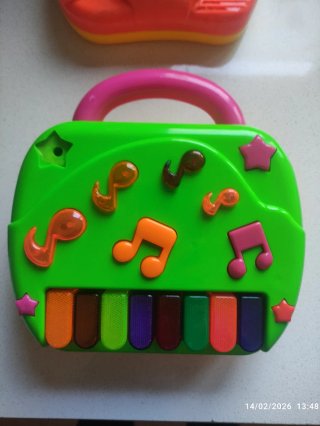 Lote 4 juguetes bebé: cámara, teléfono, piano, coc