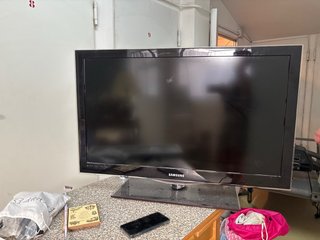TV Samsung 90x50 y mando