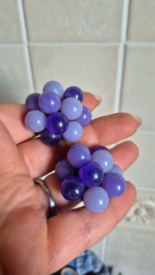 Orecchini viola a grappolo