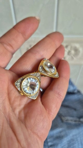 Orecchini triangolari con cristalli