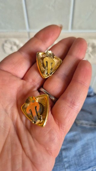 Orecchini triangolari con cristalli