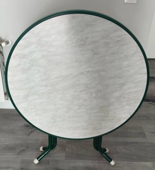 Mesa redonda plegable verde y blanca 80 cm.