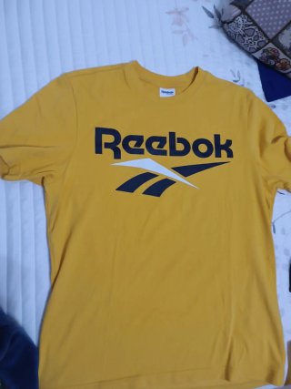Camiseta Reebok amarilla