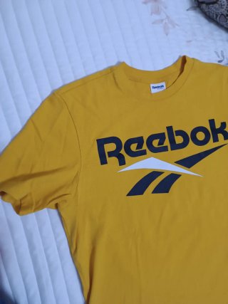 Camiseta Reebok amarilla