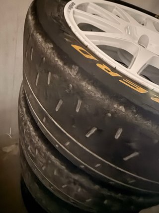Neumático Pirelli P Zero 205/45 R17