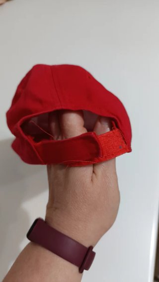 Cappello rosso circonferenza 54 cm