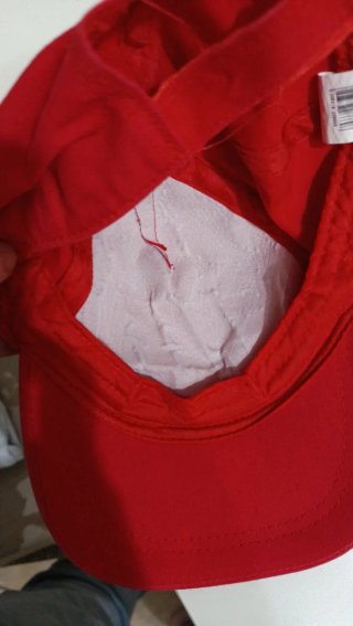 Cappello rosso circonferenza 54 cm