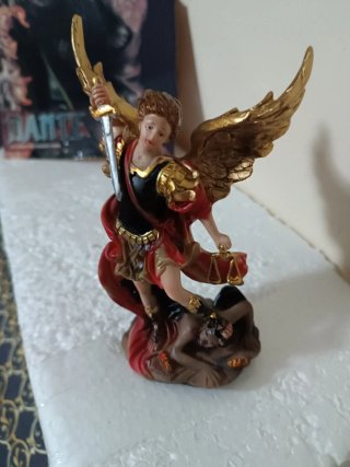 Figura San Miguel Arcángel Resina adornos decoraci