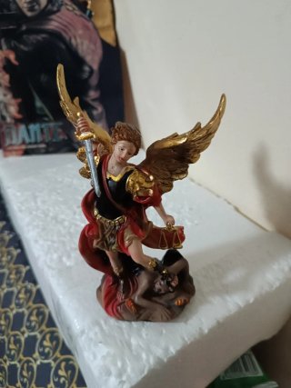 Figura San Miguel Arcángel Resina adornos decoraci