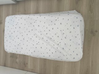 Cuna de bebé blanca