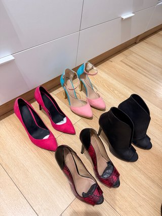 Zapatos de tacón variados