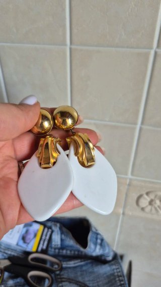 Orecchini pendenti oro e bianchi