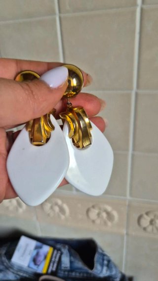 Orecchini pendenti oro e bianchi