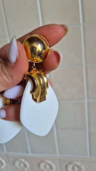 Orecchini pendenti oro e bianchi