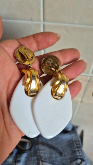 Orecchini pendenti oro e bianchi