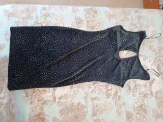 Vestido corto negro con brillantes
