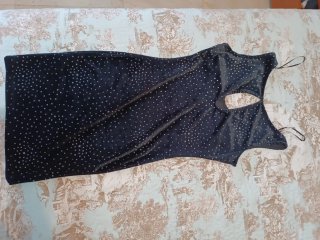 Vestido corto negro con brillantes