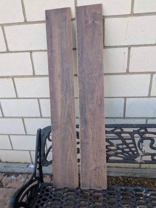 Tarima de madera oscura