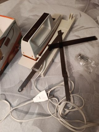 Cuchillo eléctrico Moulinex con soporte