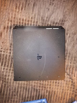 Playstation 4 Pro (500GB) +  5 Juegos