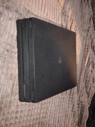 Playstation 4 Pro (500GB) +  5 Juegos