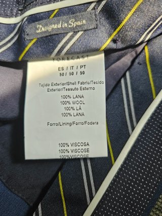 Forecast traje azul hombre.