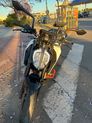 KTM Duke 390 2022 373cc 44CV 4200€(negociables)