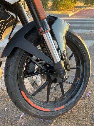 KTM Duke 390 2022 373cc 44CV 4200€(negociables)