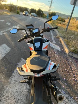 KTM Duke 390 2022 373cc 44CV 4200€(negociables)
